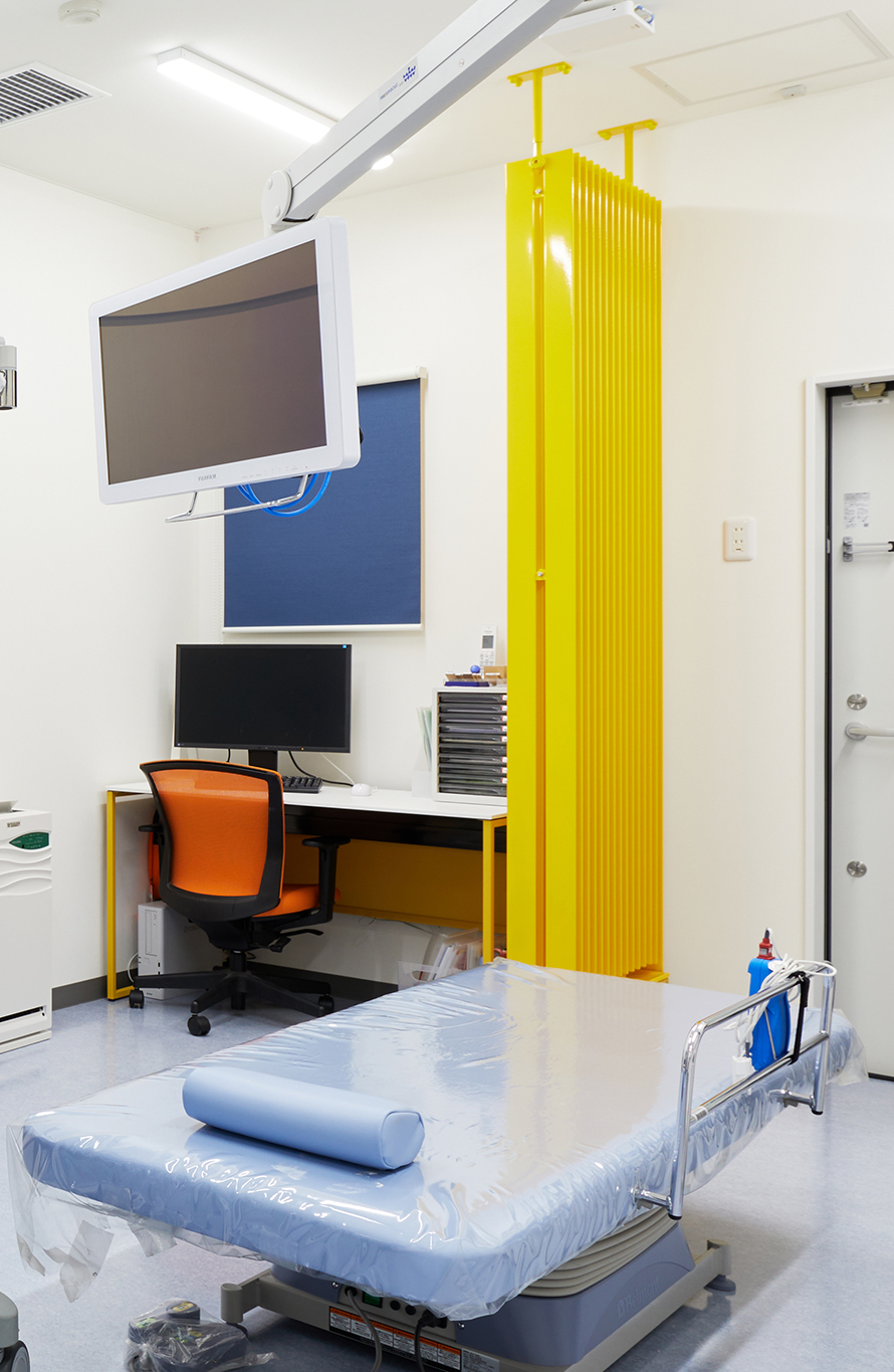診察室と黄色いHR-C
